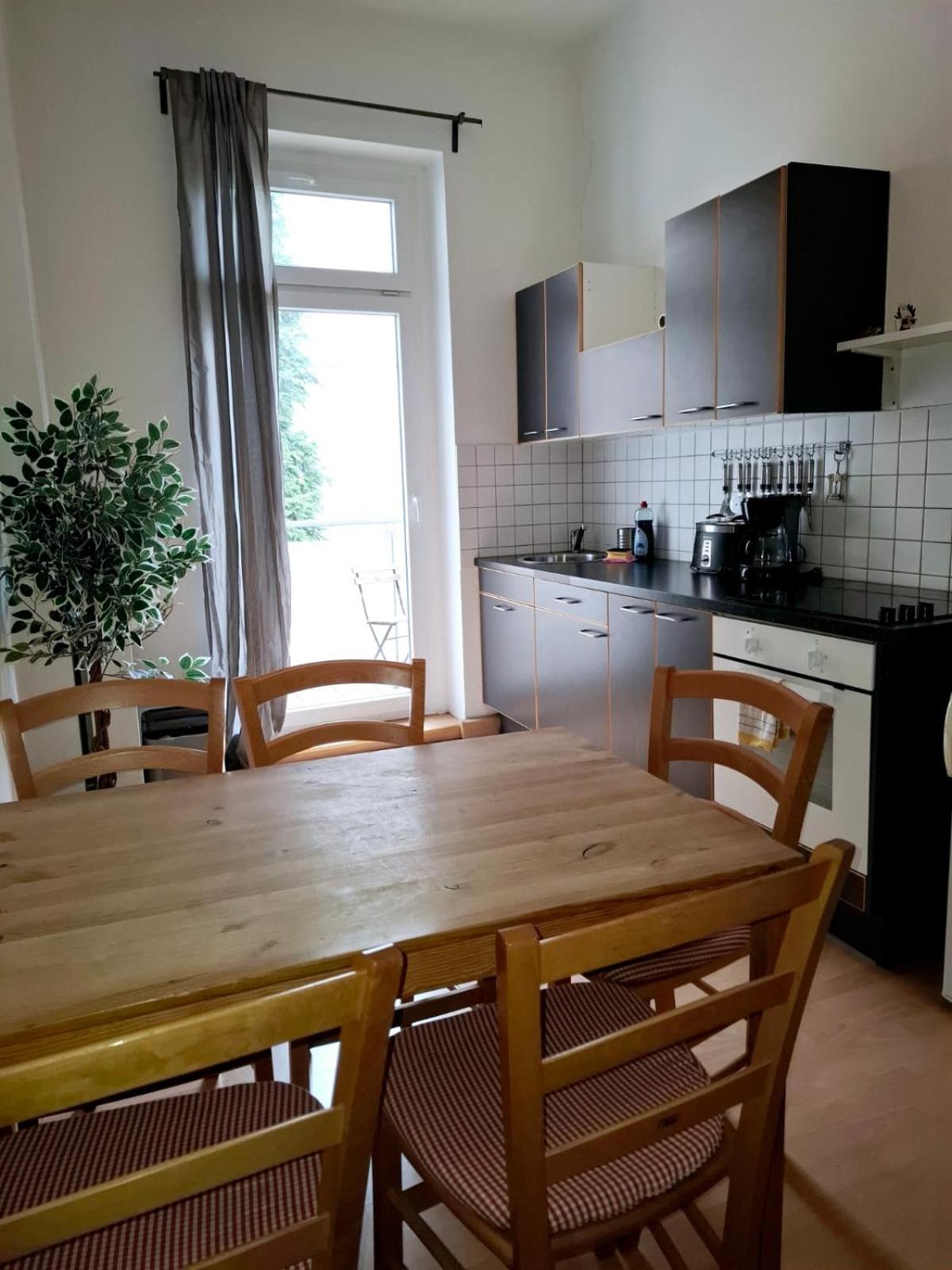 Altbauwohnung Direkt An Der Karli Mit Balkon - Netflix Inklusive Leipzig Exterior photo
